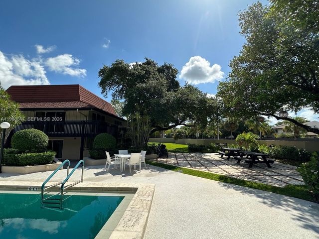 605 Ives Dairy Rd 205-7, Miami, FL 33179