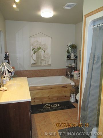 554 N 4206 Road, Hugo, OK 74743