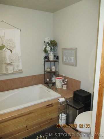 554 N 4206 Road, Hugo, OK 74743