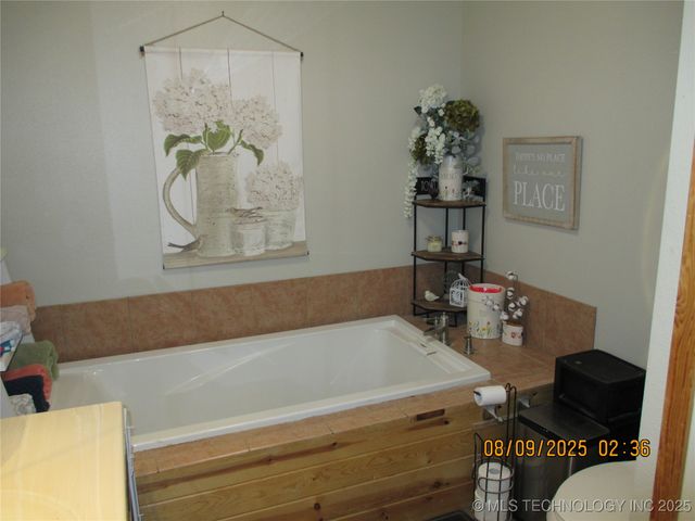 554 N 4206 Road, Hugo, OK 74743