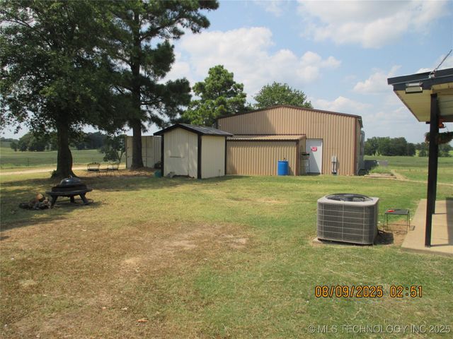 554 N 4206 Road, Hugo, OK 74743