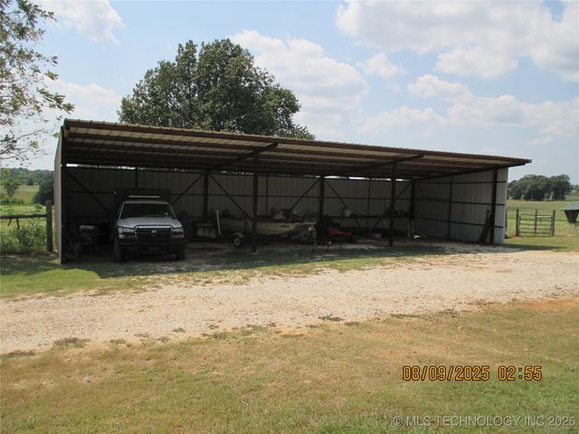 554 N 4206 Road, Hugo, OK 74743