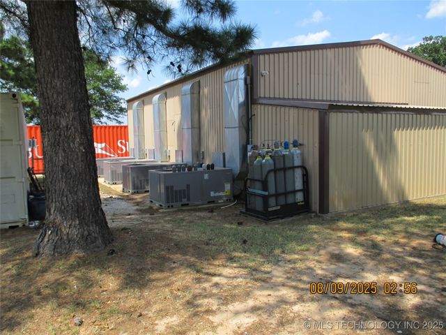 554 N 4206 Road, Hugo, OK 74743