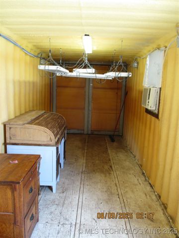 554 N 4206 Road, Hugo, OK 74743