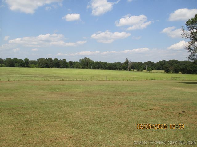 554 N 4206 Road, Hugo, OK 74743