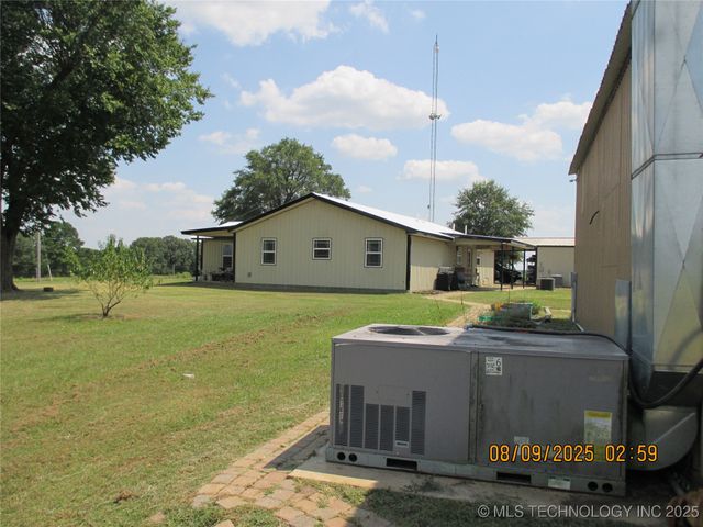 554 N 4206 Road, Hugo, OK 74743