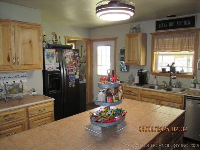 554 N 4206 Road, Hugo, OK 74743