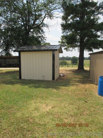 554 N 4206 Road, Hugo, OK 74743