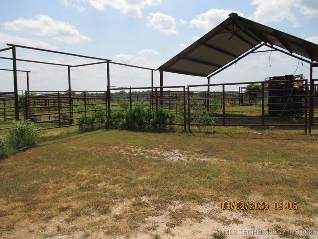 554 N 4206 Road, Hugo, OK 74743