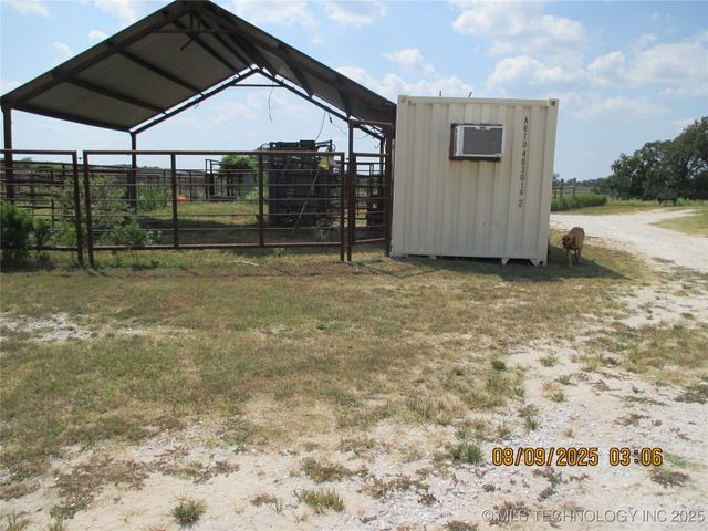554 N 4206 Road, Hugo, OK 74743