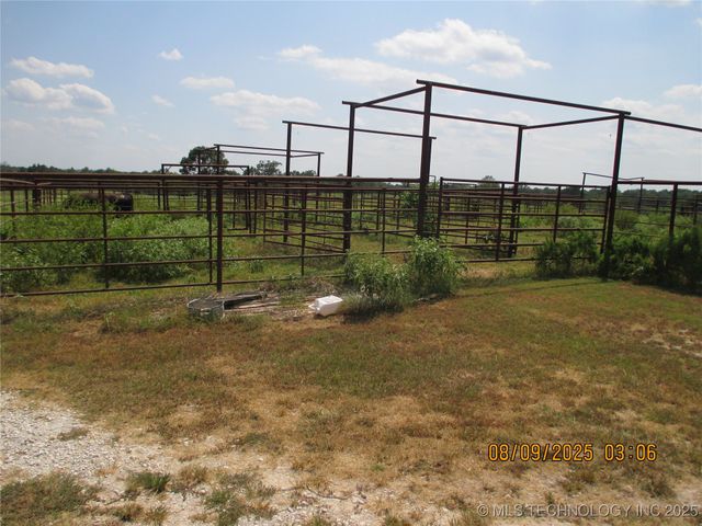 554 N 4206 Road, Hugo, OK 74743
