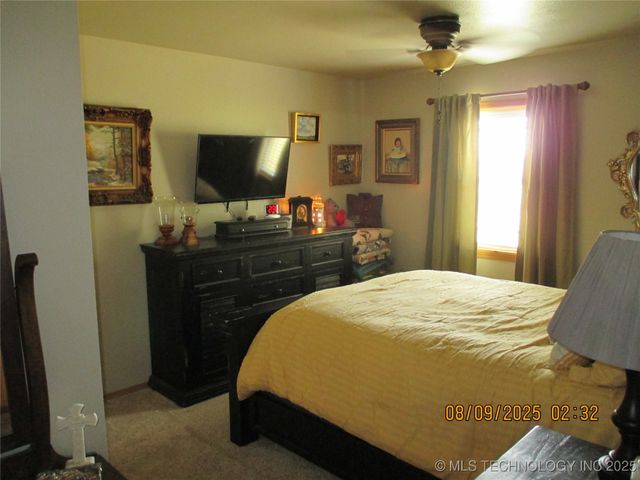 554 N 4206 Road, Hugo, OK 74743