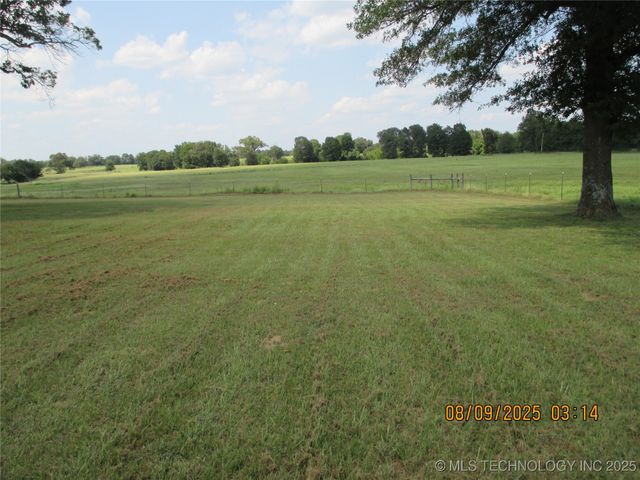 554 N 4206 Road, Hugo, OK 74743
