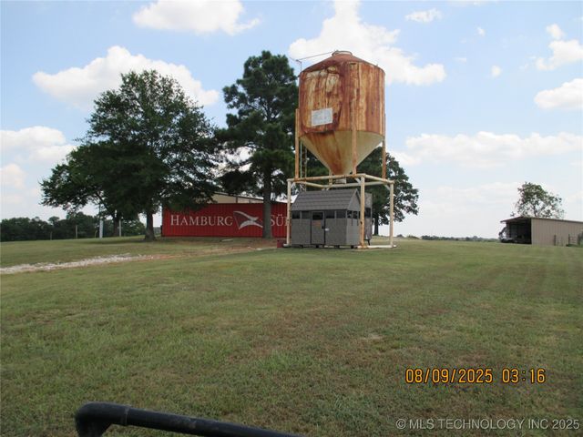 554 N 4206 Road, Hugo, OK 74743