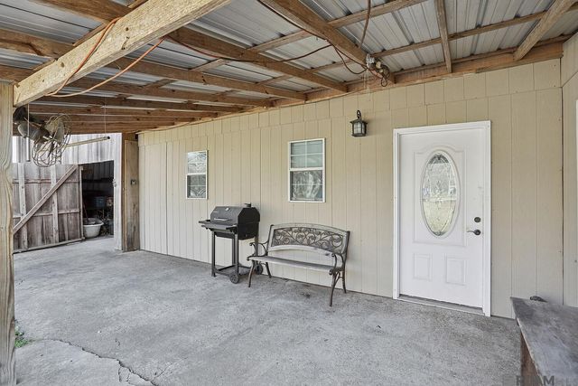 20224 Riverside Rd, Springfield, LA 70462