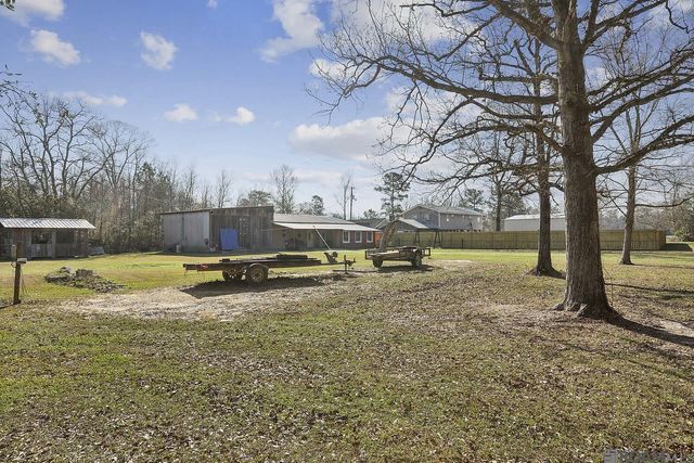 20224 Riverside Rd, Springfield, LA 70462