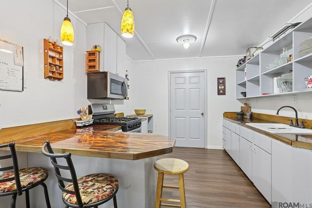 20224 Riverside Rd, Springfield, LA 70462