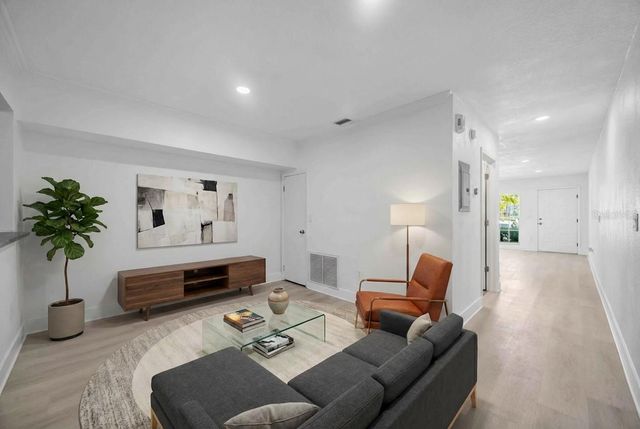 727 KENSINGTON LAKE CIRCLE, Brandon, FL 33511