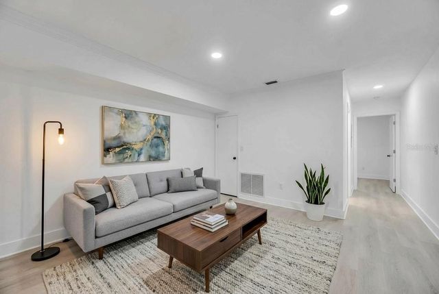 727 KENSINGTON LAKE CIRCLE, Brandon, FL 33511