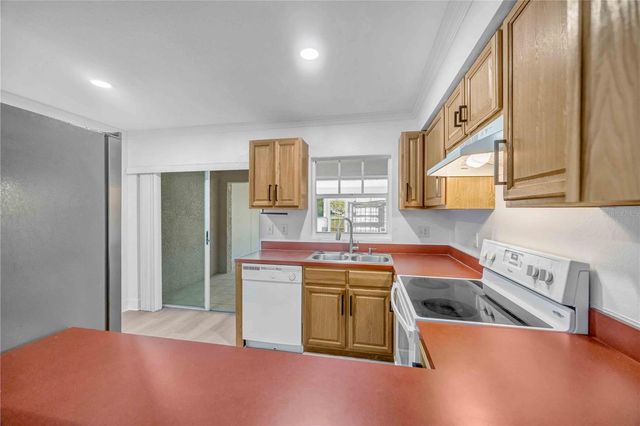 727 KENSINGTON LAKE CIRCLE, Brandon, FL 33511