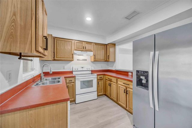 727 KENSINGTON LAKE CIRCLE, Brandon, FL 33511