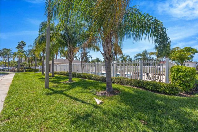 727 KENSINGTON LAKE CIRCLE, Brandon, FL 33511