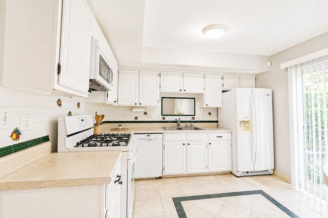 1348 Inverness Drive, Elgin, IL 60120