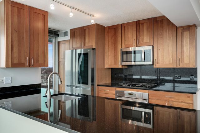 9725 Woods Drive 1502, Skokie, IL 60077