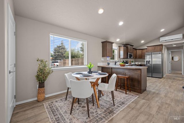13 S Hawthorne Ave, Middleton, ID 83644