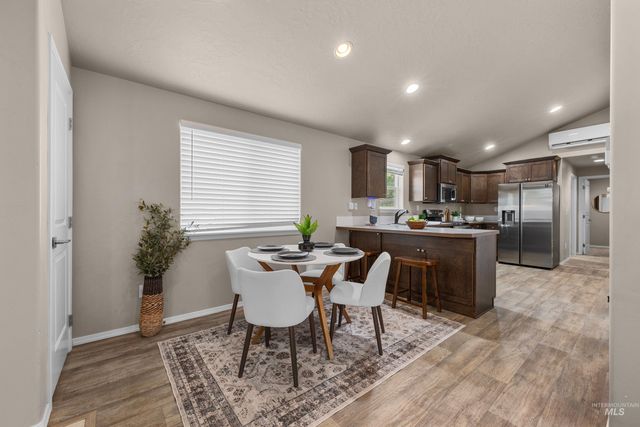 13 S Hawthorne Ave, Middleton, ID 83644