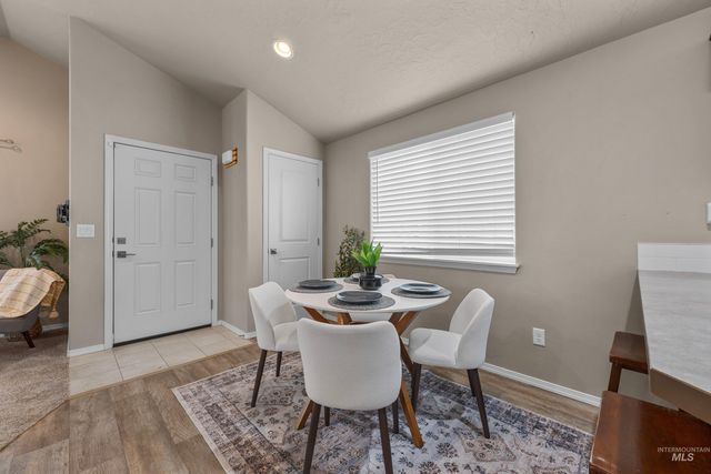 13 S Hawthorne Ave, Middleton, ID 83644