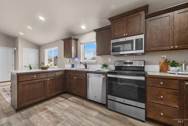13 S Hawthorne Ave, Middleton, ID 83644