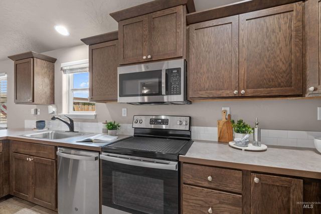 13 S Hawthorne Ave, Middleton, ID 83644