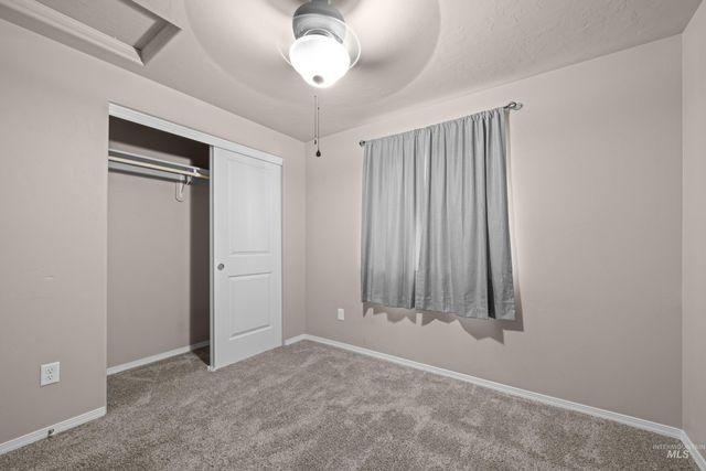 13 S Hawthorne Ave, Middleton, ID 83644