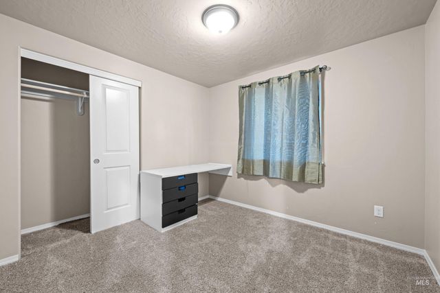 13 S Hawthorne Ave, Middleton, ID 83644