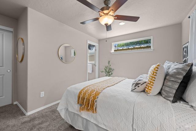 13 S Hawthorne Ave, Middleton, ID 83644