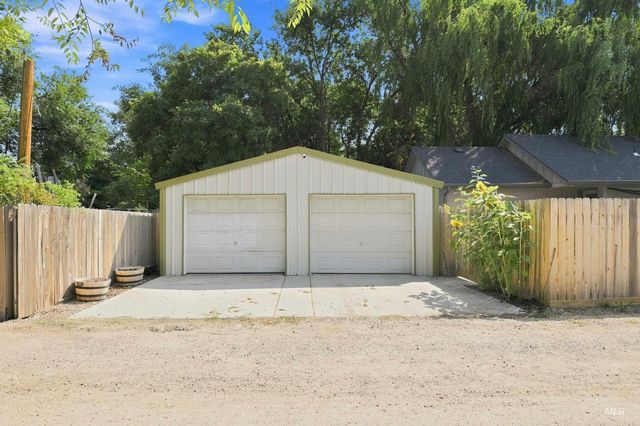 13 S Hawthorne Ave, Middleton, ID 83644