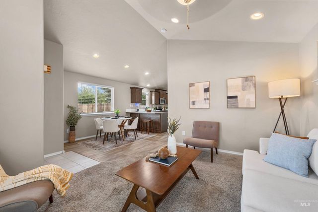 13 S Hawthorne Ave, Middleton, ID 83644