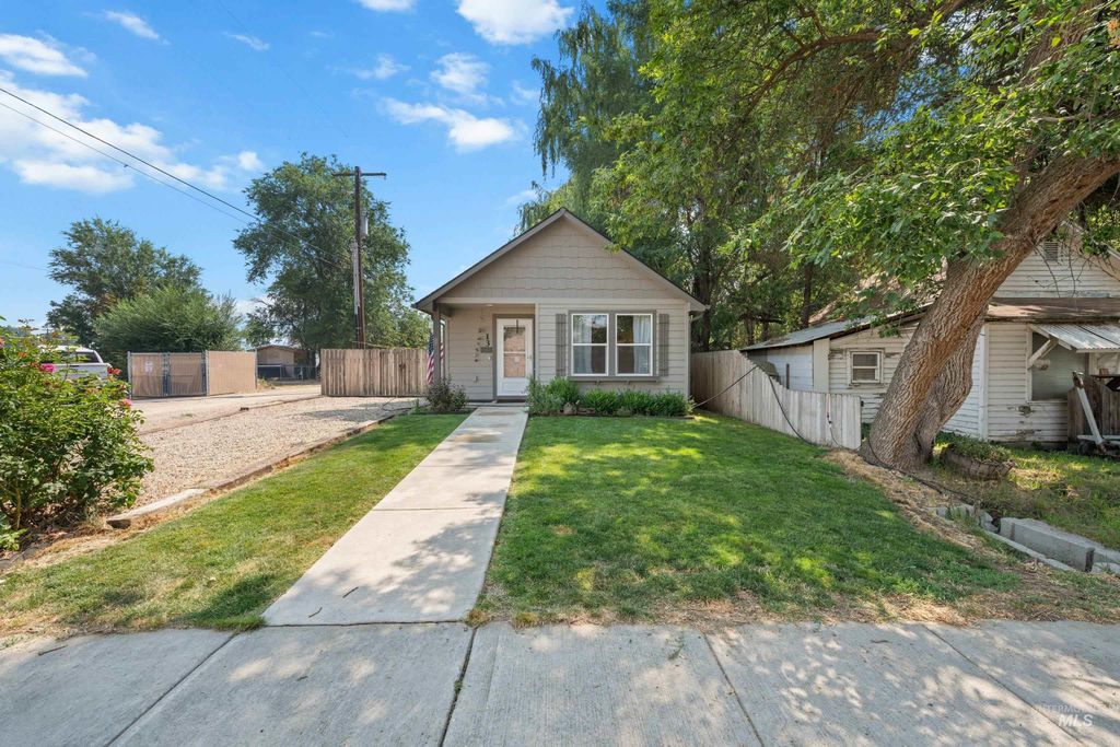 13 S Hawthorne Ave, Middleton, ID 83644 photo 4