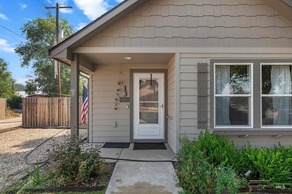 13 S Hawthorne Ave, Middleton, ID 83644 photo 5