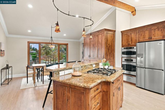 21 Inverleith Terrace, Moraga, CA 94556