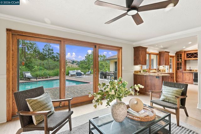 21 Inverleith Terrace, Moraga, CA 94556