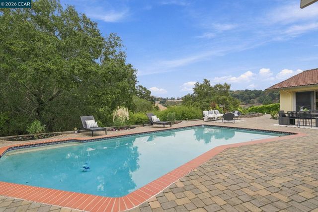 21 Inverleith Terrace, Moraga, CA 94556