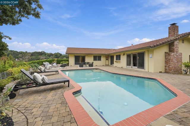 21 Inverleith Terrace, Moraga, CA 94556