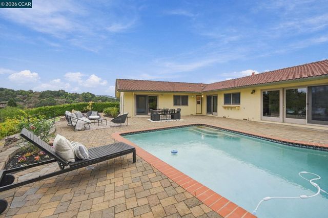 21 Inverleith Terrace, Moraga, CA 94556