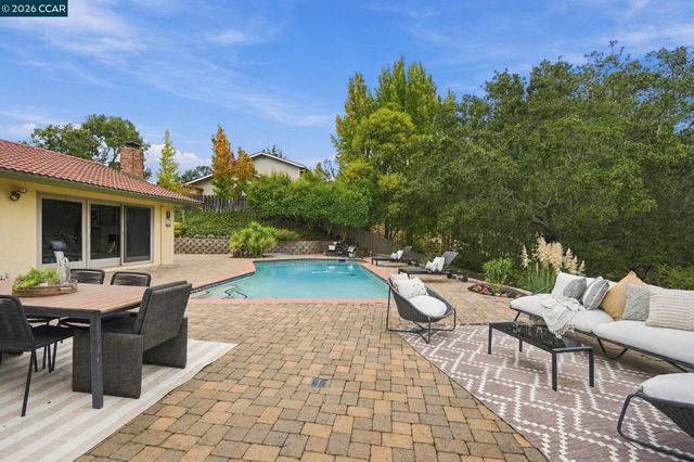 21 Inverleith Terrace, Moraga, CA 94556
