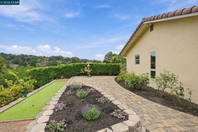 21 Inverleith Terrace, Moraga, CA 94556