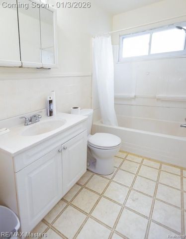 4696 Syracuse Street, Dearborn Heights, MI 48125