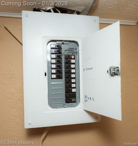 4696 Syracuse Street, Dearborn Heights, MI 48125