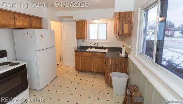 4696 Syracuse Street, Dearborn Heights, MI 48125